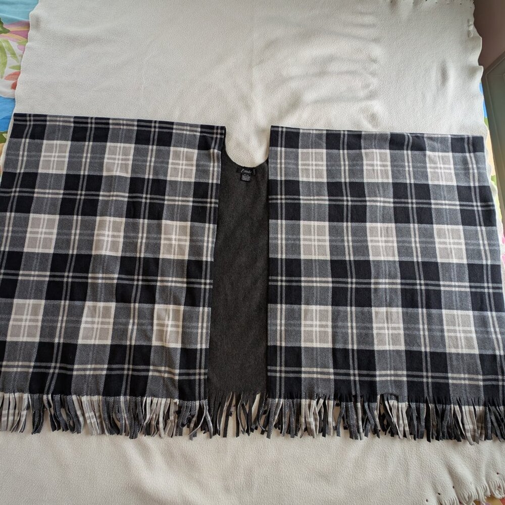 EStudio Women's One Size Poncho Wrap Shawl Reversible Black White Fringe Plaid
